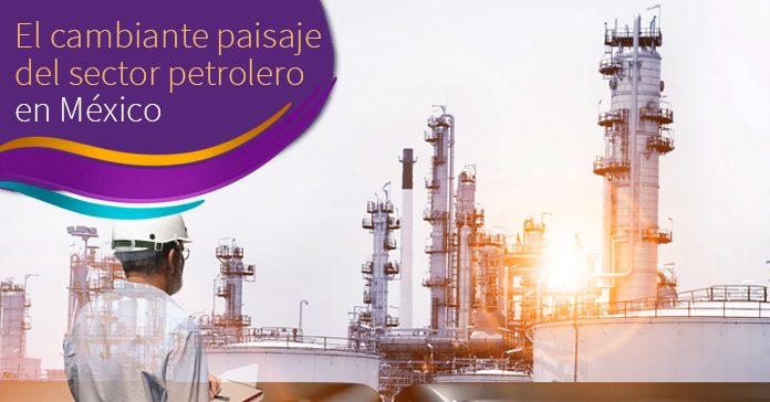 refineria al atardecer, primer plano ingeniero de espaldas viendo la refineria